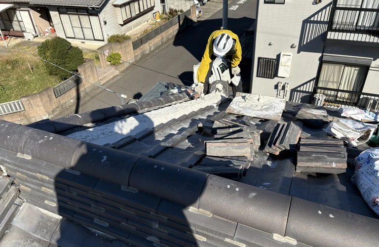 雨漏りや台風から屋根を守るための瓦修理方法を徹底解説！